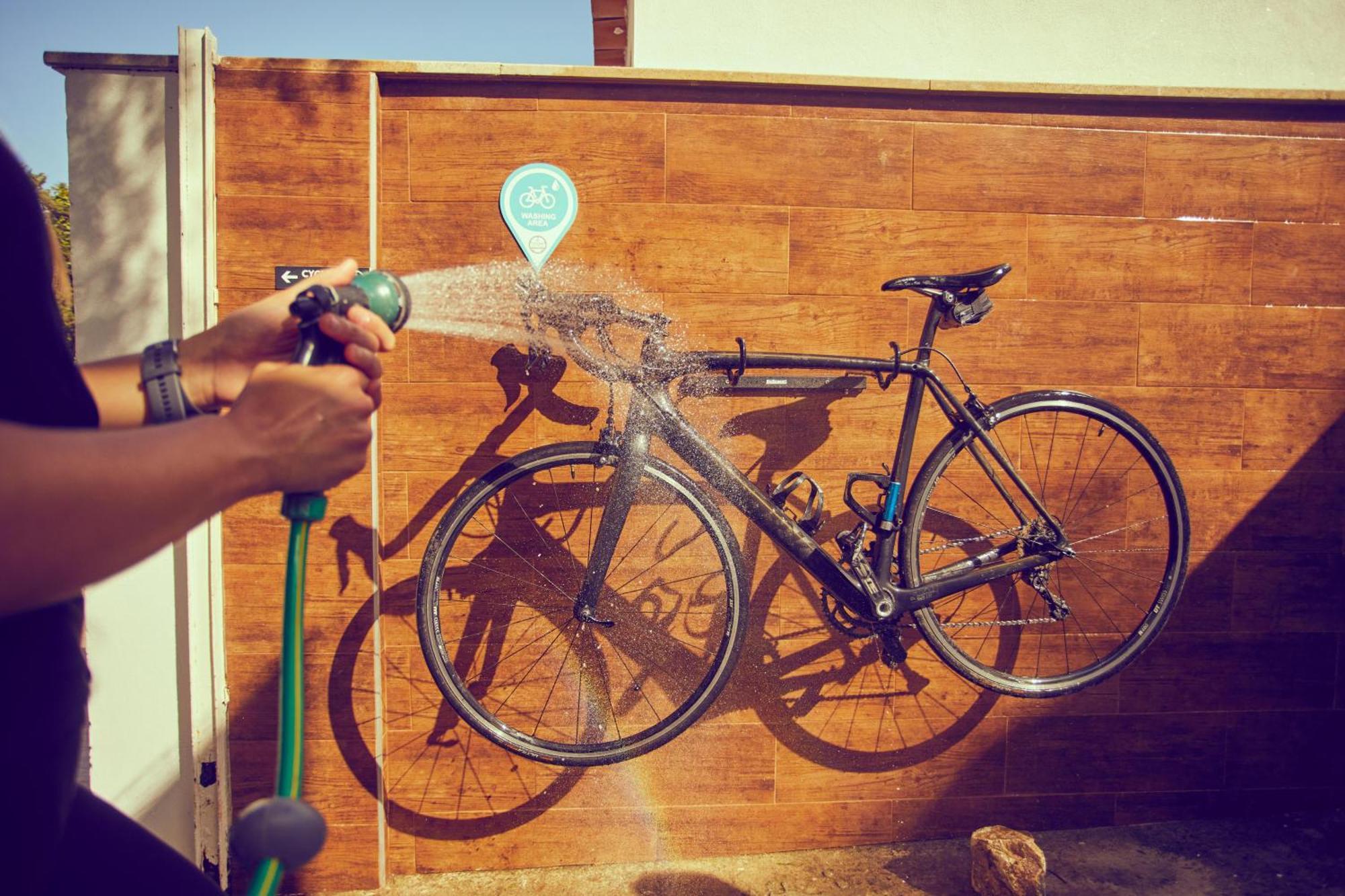 Hotel Joan Miro Museum ปัลมาเดมายอร์กา ภายนอก รูปภาพ Bicycle washing station