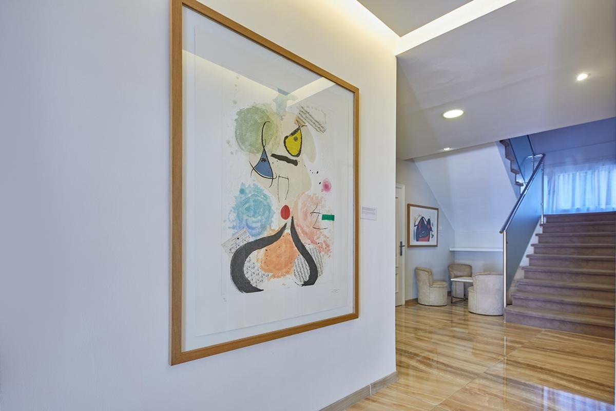 Hotel Joan Miro Museum ปัลมาเดมายอร์กา ภายนอก รูปภาพ The exhibition of the works of Picasso at the Museum of Art of the University of Belgrade
