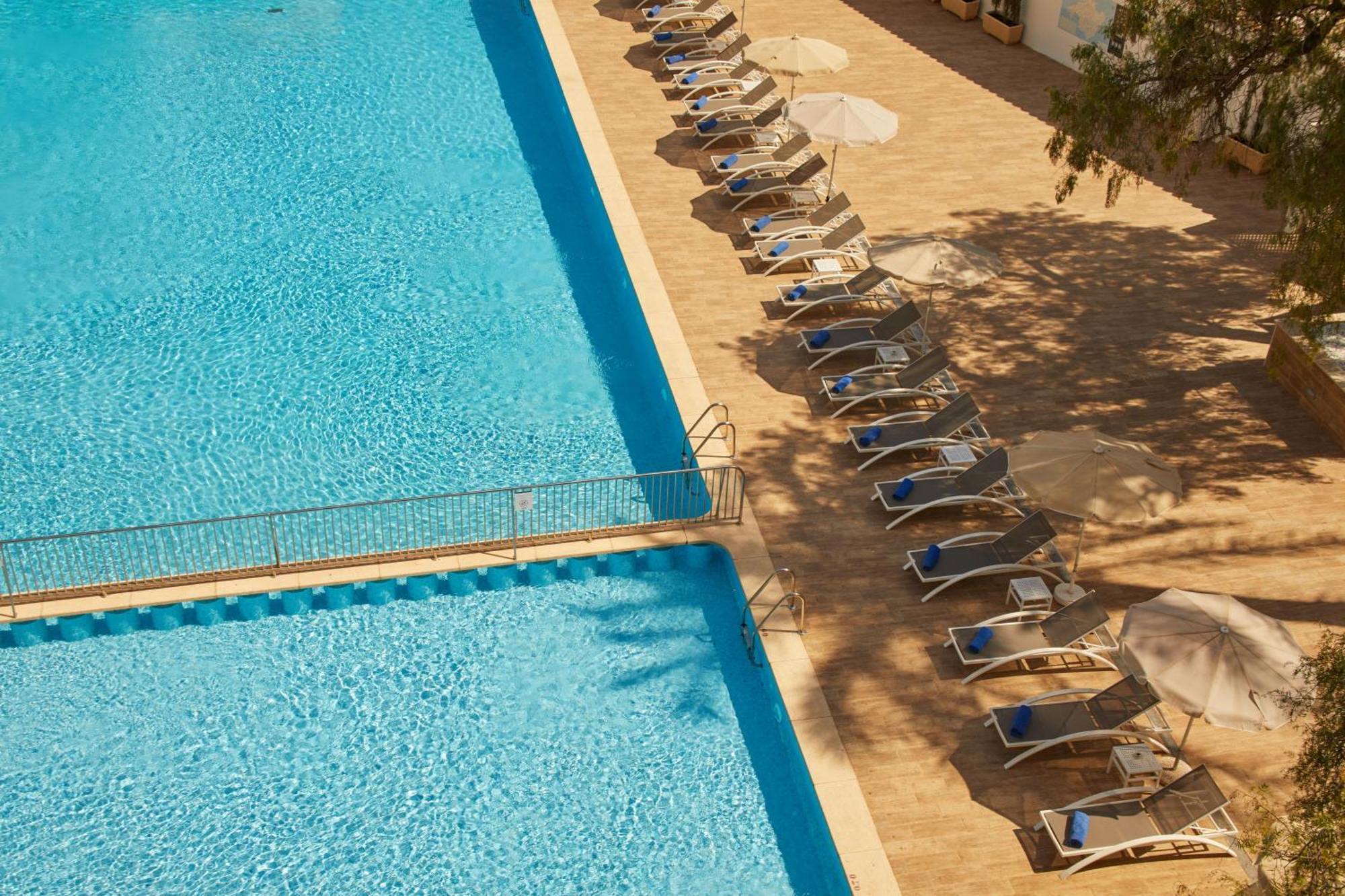 Hotel Joan Miro Museum ปัลมาเดมายอร์กา ภายนอก รูปภาพ Swimming pool